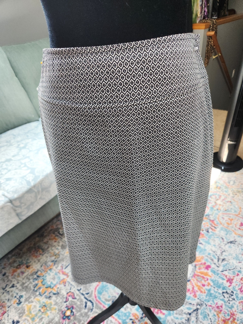 Soho Apparel Black & White Printed Midi Pencil Skirt Large Great Condition